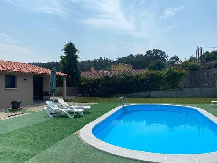 Apartamento para 4 personas, con Terraza y Jardín además de Piscina y Vistas en Bueu