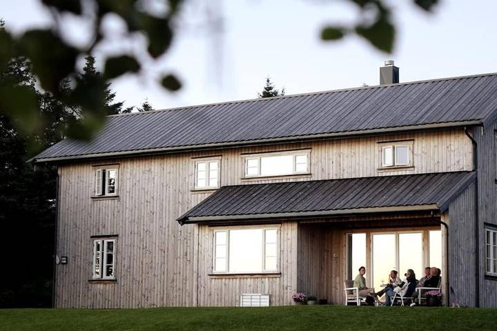 Villa für 13 Personen, mit Balkon und Terrasse sowie Garten und Sauna in Meløy