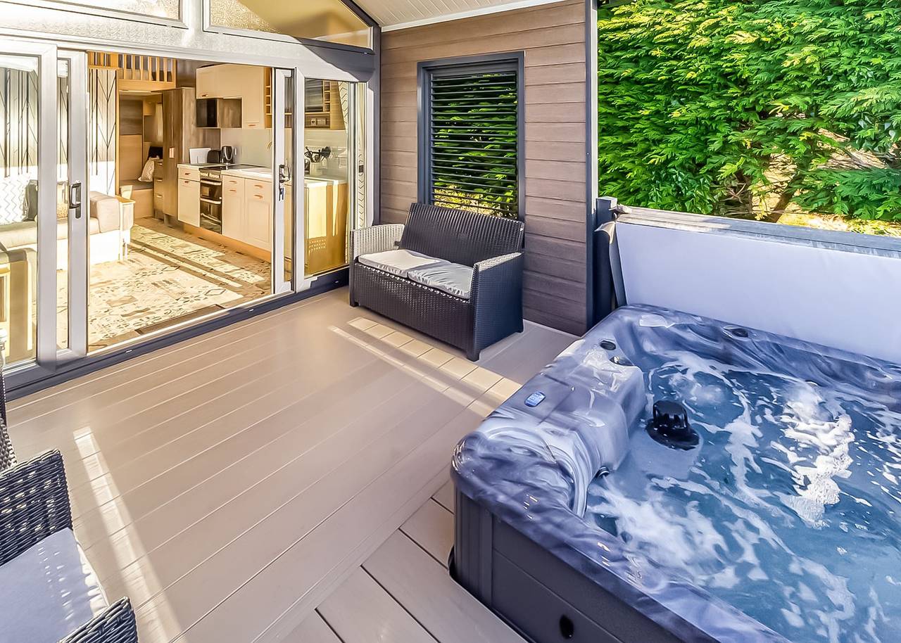 Pladda Pod with Hot Tub in Firth Of Clyde