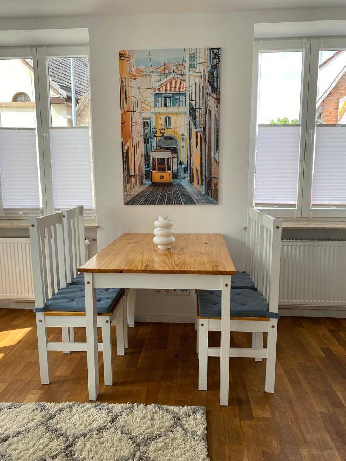 Ganze Wohnung, One-Bedroom Apartment in Lampertheim, Bergstraße