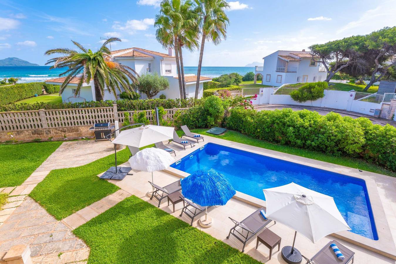 Casa Leo - Luxuriöses Strandhaus mit Pool und direktem Zugang zum Meer in Playa de Muro, Muro