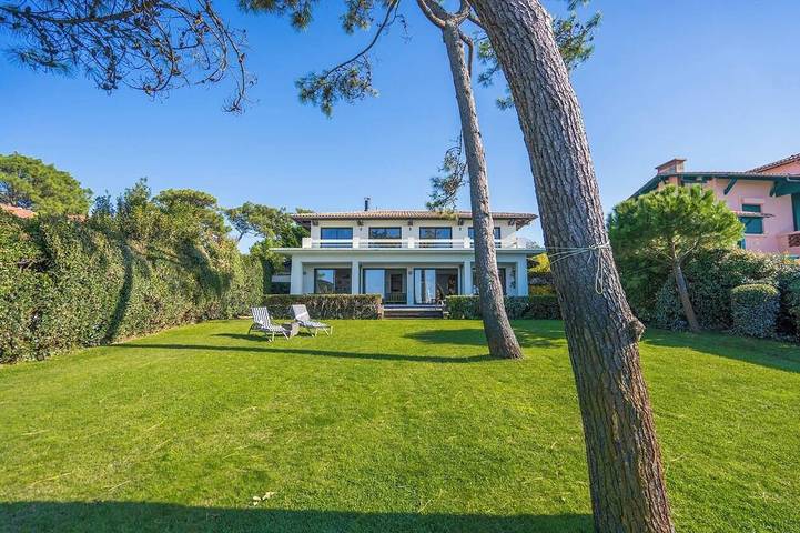 Location de vacances pour 14 personnes, avec jardin et balcon dans Plage Aintza Le Lac