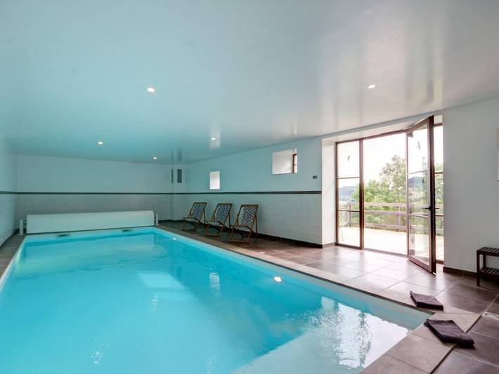 Amplio alojamiento con piscina - 18 pers. in Saint-Just-la-Pendue, Región de Roanne