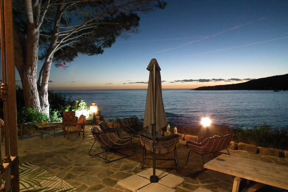 Rare! This summer, enjoy a \"Waterfront\" family home in Sagone... in Sagone, Coggia