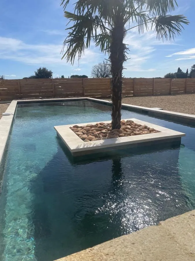 Casa de vacaciones para 6 personas, con vistas además de jardín y piscina - 1