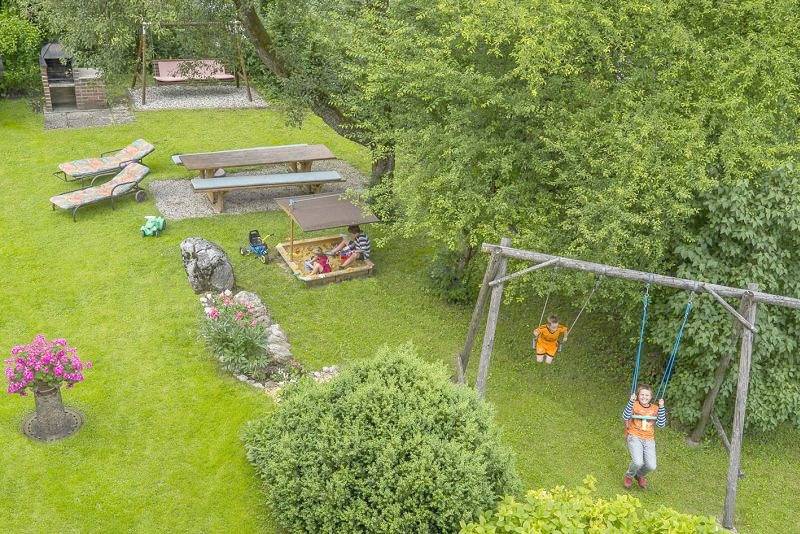Nichtraucherhaus Flatscherhof - Ferienwohnung-5 Personen, 80qm,  3 Schlafzimmer, 2 Bäder,  Balkon, Alleinlage mit Bergblick in Bad Reichenhall, Berchtesgadener Alpen