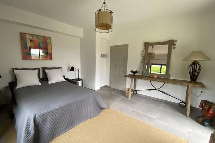 Gîte pour 4 personnes, avec jardin ainsi que piscine et terrasse à Valbonne - 3