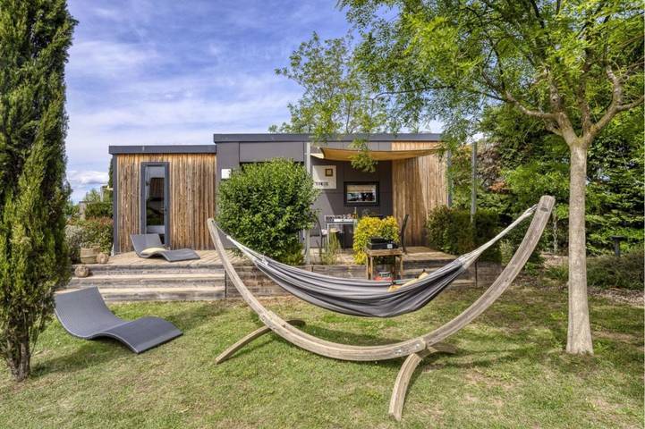 Location de vacances pour 5 personnes, avec terrasse ainsi que jardin et piscine, adapté aux familles à Portiragnes