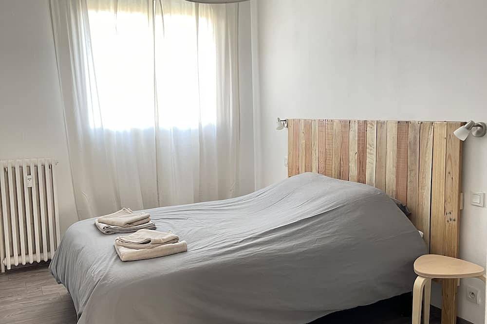 Entire apartment, Bright, open-plan apartment in Montauban, Tarn-et-Garonne