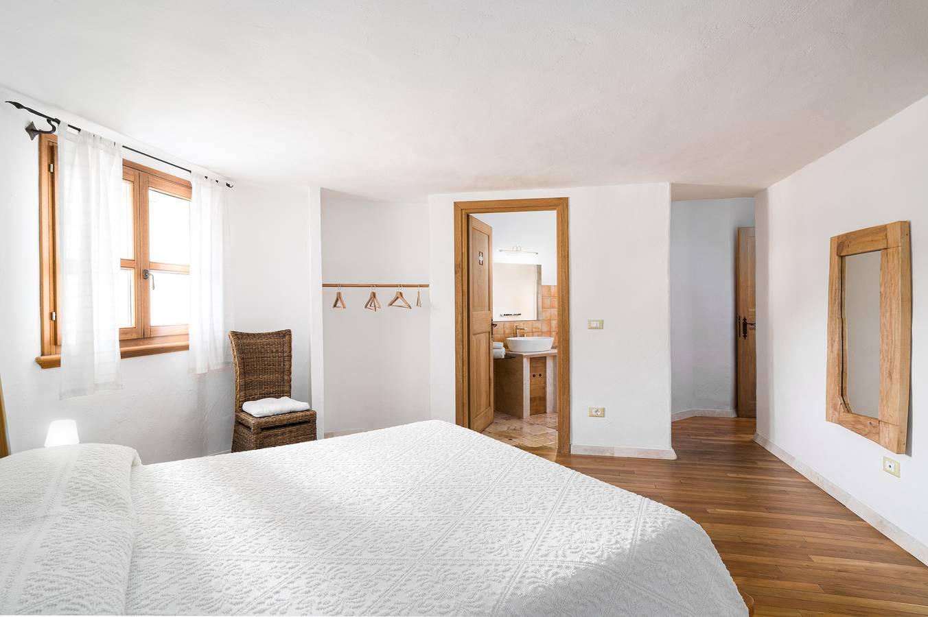 Appartement entier, Appartement "Art House" avec vue sur les montagnes, terrasse privée et Wi-Fi in Dorgali, Golfe d'Orosei