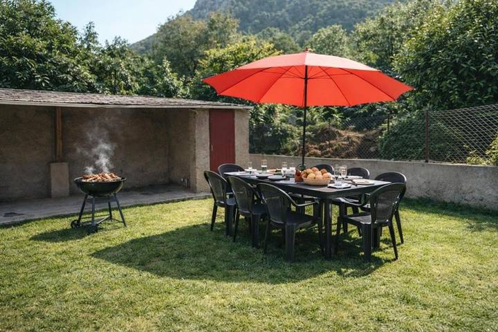 Location de vacances pour 8 personnes, avec Terrasse ainsi que Jardin et Vue à Niaux