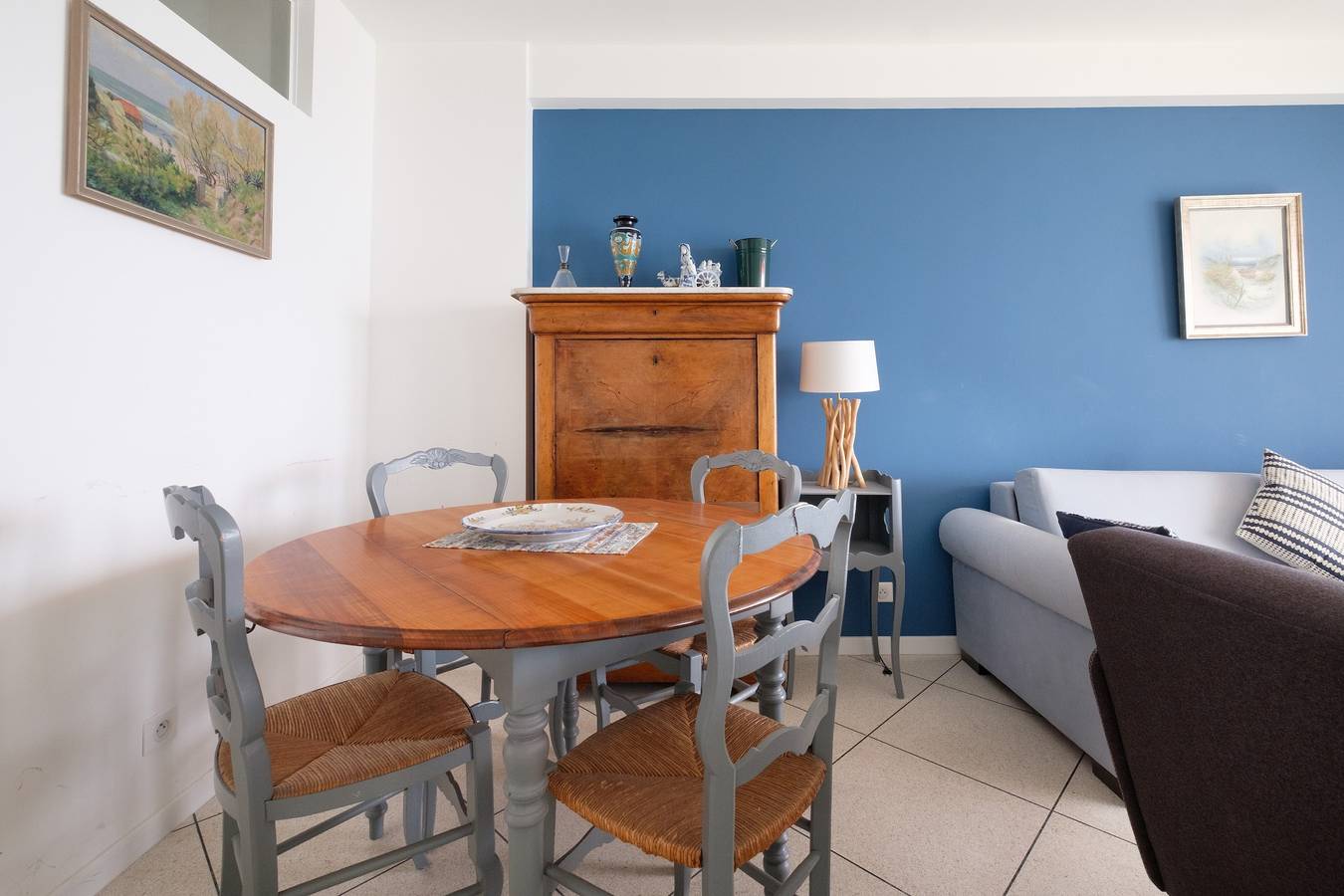 Appartement entier, Appartement Angelina avec vue sur mer, terrasse privée et Wi-Fi in Cros de Cagnes, Cagnes-sur-Mer