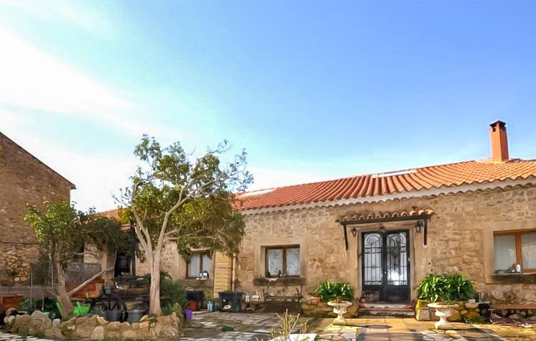 Ferienhaus für 2 Personen, mit Pool und Terrasse sowie Garten - 1