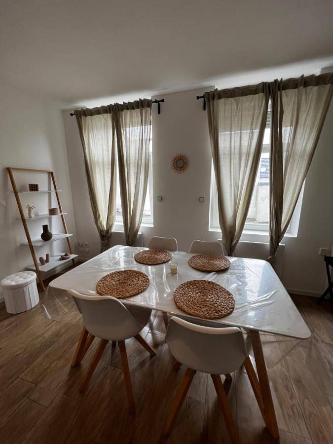 Location de vacances pour 8 personnes, avec Terrasse dans Avesnes-les-Aubert