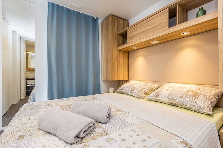 Bungalow für 4 Personen, mit Garten und Pool sowie Balkon auf Krk - 2