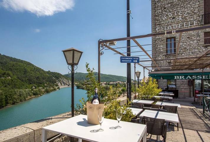 Hôtel pour 2 personnes, avec terrasse et jacuzzi à Sisteron - 2