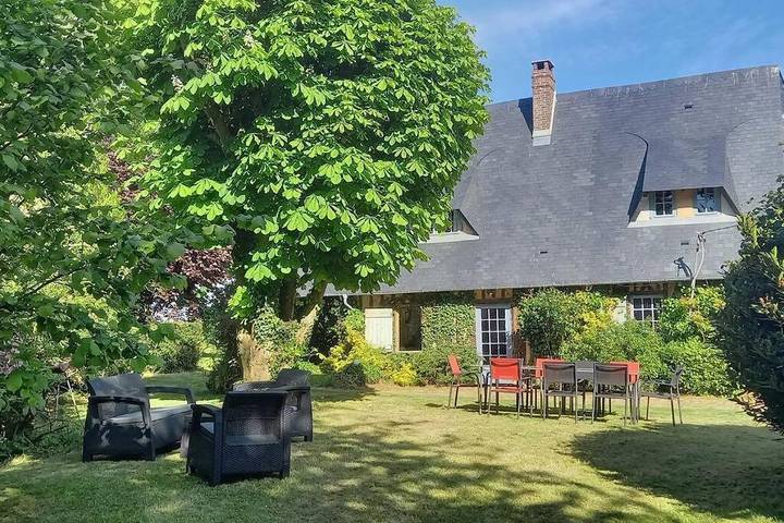 Location de vacances pour 9 personnes, avec jardin à Angiens