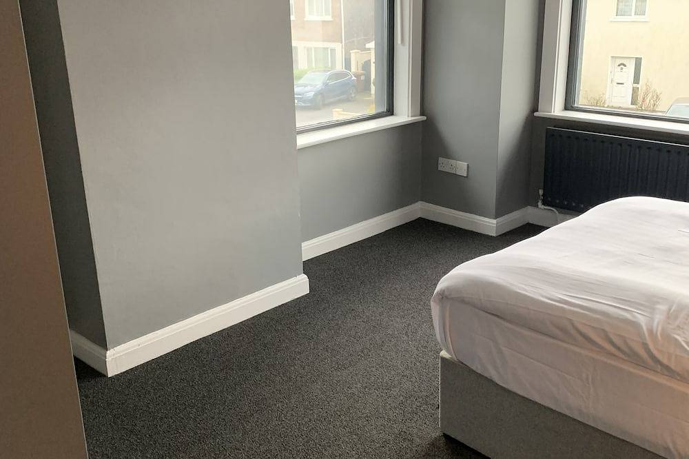 * No 12 Boutique Guest House *Galway City, 6 bed/ 6 En-Suite in Claddagh, Galway