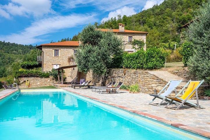 Appartamento per 4 persone, con piscina e giardino in Cortemilia