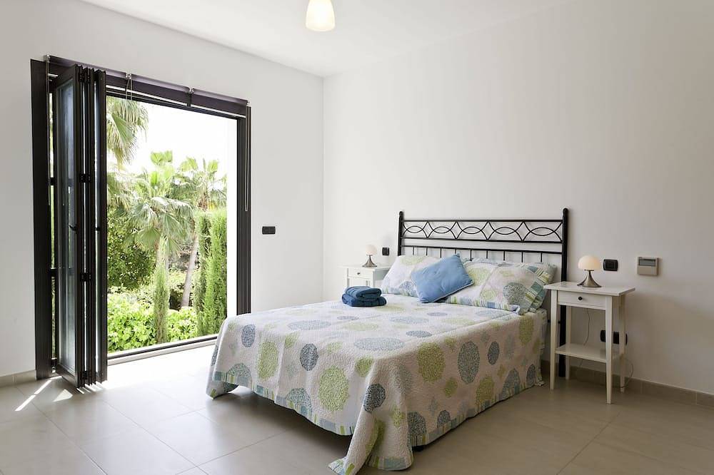 Villa Mimma ,Touristic licence no. Etv/5591\n With a large  Pool, Air Con, & Wifi in Costa d'en Blanes, Calvià