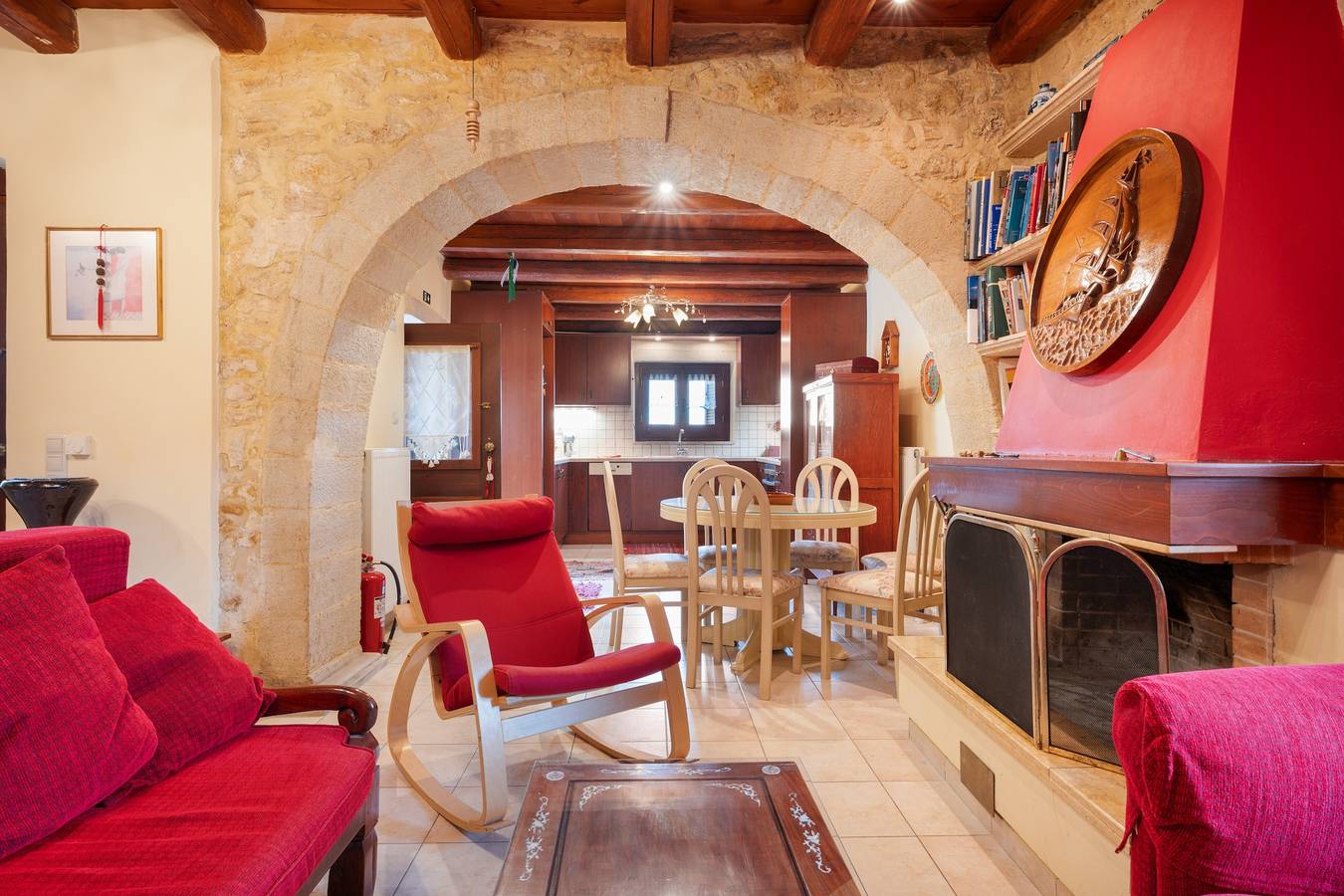 Cretan Traditional Home Villa with Mountain View, Wi-Fi, and Air Conditioning in Iraklio-Heraklio region