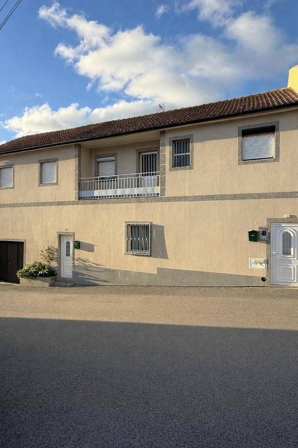 Gîte pour 3 personnes, avec terrasse et vue dans Vimioso