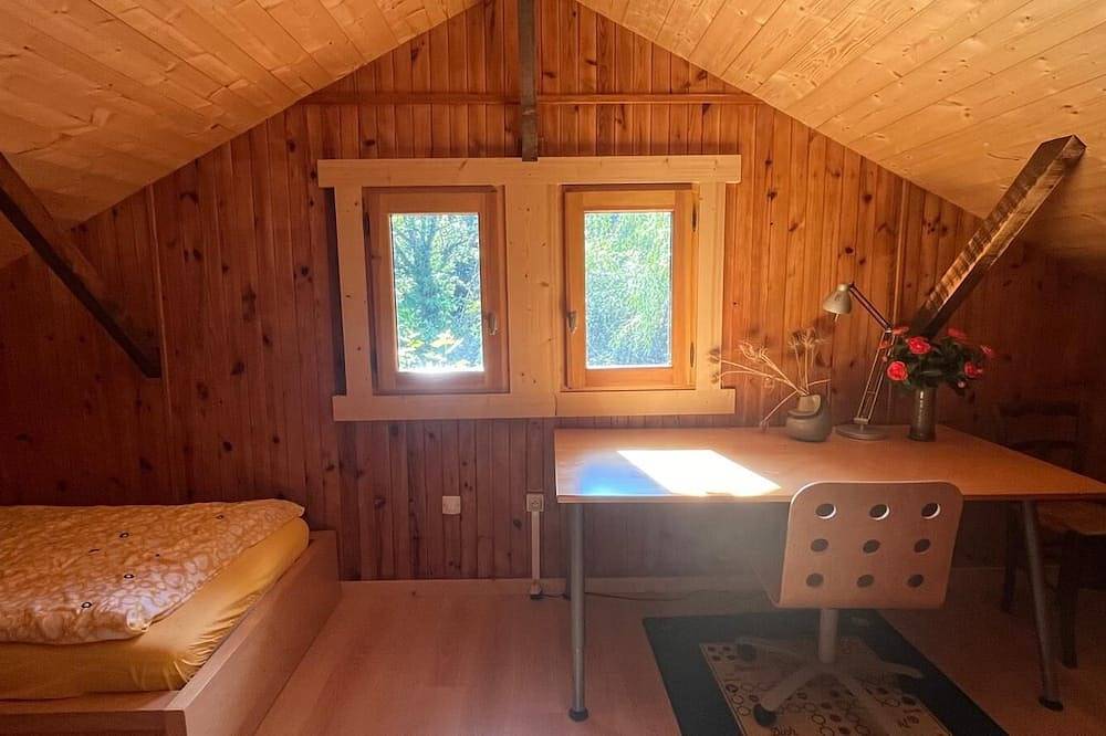 Chalet (2 à 5 pers) au calme aux pieds des montagnes et à 10 min du lac d'Annecy in Alex (Annecy), Région d'Annecy