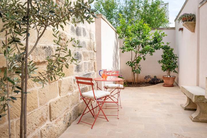 Appartamento intero, Appartamento 'Corte Curatolo - Ciuri' con terrazza condivisa, Wi-Fi e aria condizionata in Martano, Provincia di Lecce
