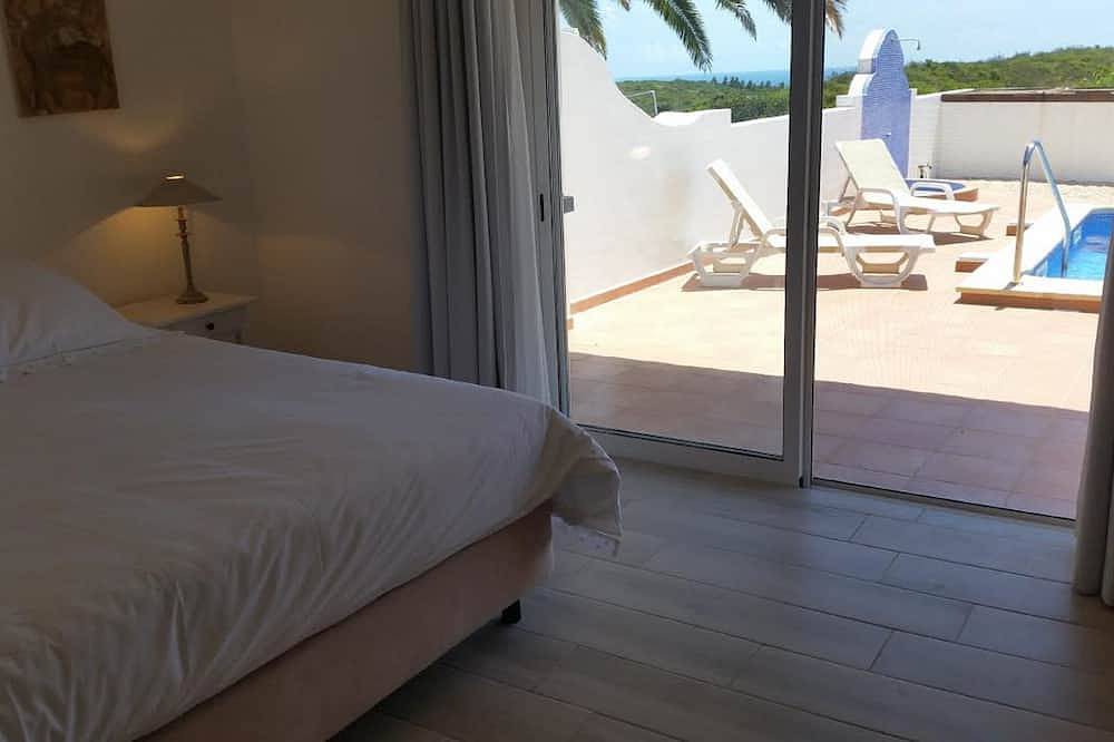 Haus mit Meerblick und Naturpark, privater Pool .Last Minute in Raposeira, Vila do Bispo e Raposeira