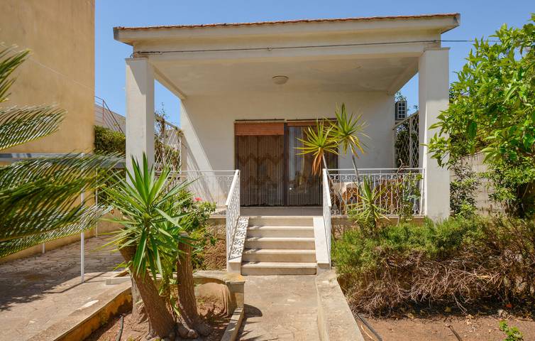 Apartamento soleado con ducha exterior, terraza y aparcamiento in Marina di Modica, Módica