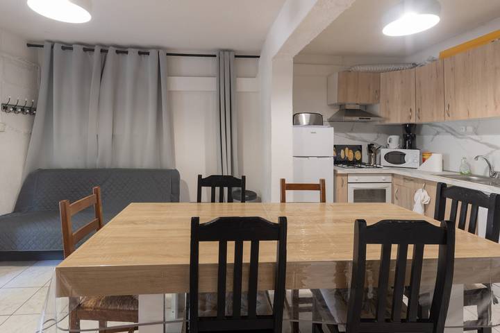 Casa Vacanze 'Gîte 1 - La Tour' con Vista Lago e Wi-Fi in Saint-Sauveur-de-Cruzières, Cevenne