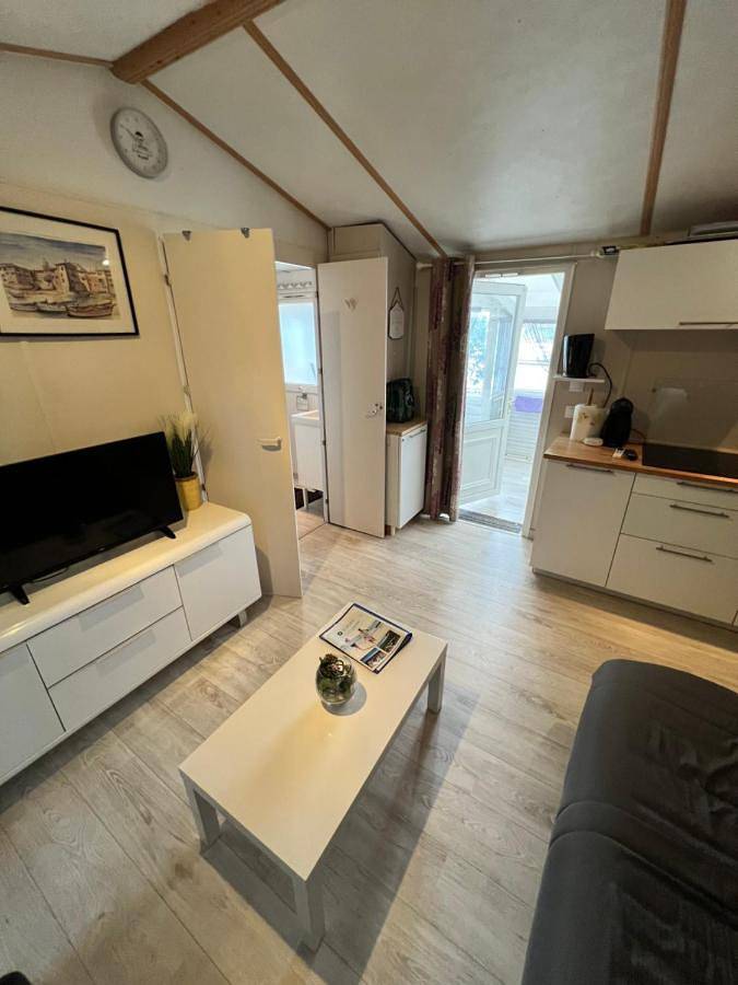 Camping pour 6 personnes, avec terrasse ainsi que piscine et jardin à Puget-sur-Argens - 3