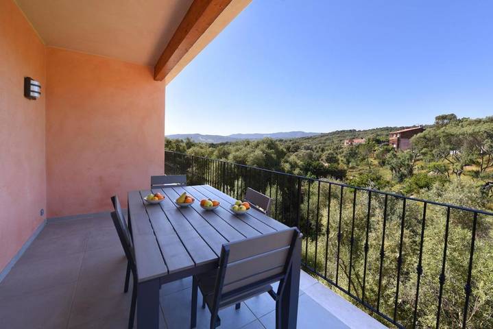 Gîte pour 5 personnes, avec Balcon ainsi que Terrasse et Vue dans Plage de Tenutella