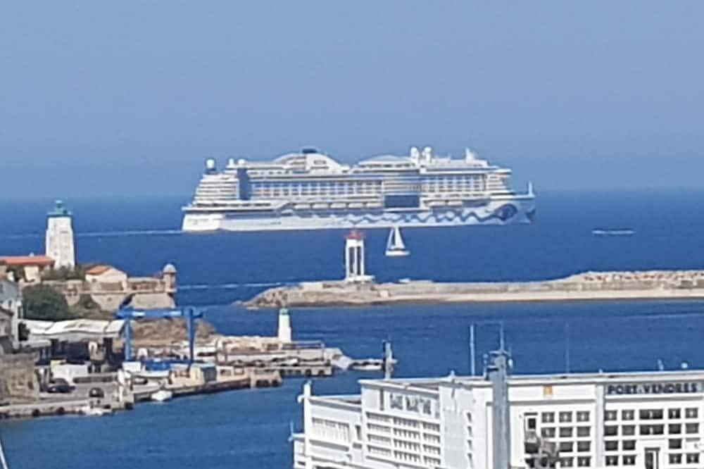Entire apartment, 2 bedroom apartment panoramic sea view Port-Vendres, 2 kms Collioure in La Côte Vermeille, Port-Vendres
