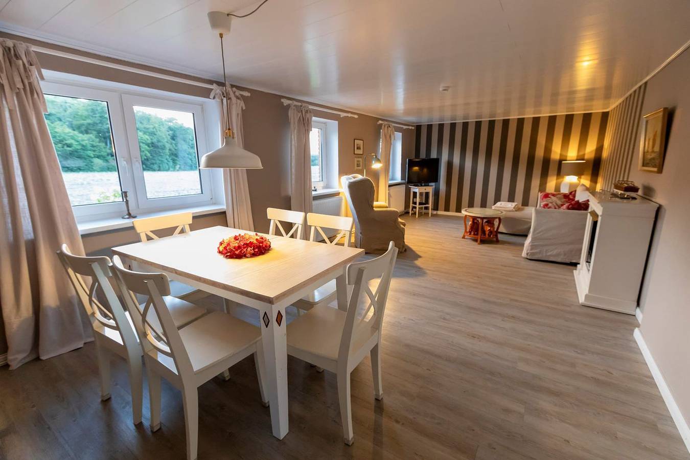 Captains Lodge - Badewanne, Dusche, Terrasse, Grill, abgelegen und Strandnah in Quern, Steinbergkirche