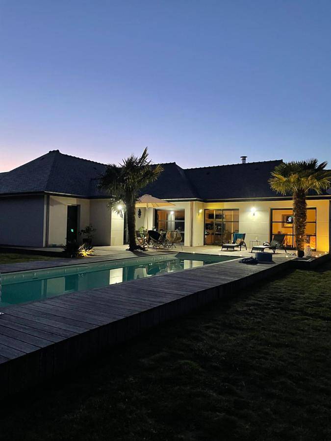 Chambre d’hôte pour 2 personnes, avec piscine ainsi que vue et jardin à Pluneret