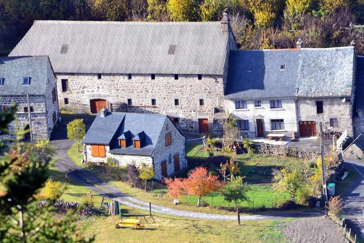 Gîte pour 8 personnes, avec terrasse dans Prat de Bouc Haute Planèze - 2