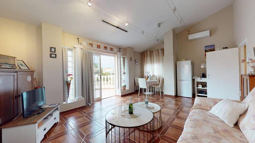 Apartamento para 4 personas, con jacuzzi y jardín en Gran Alacant