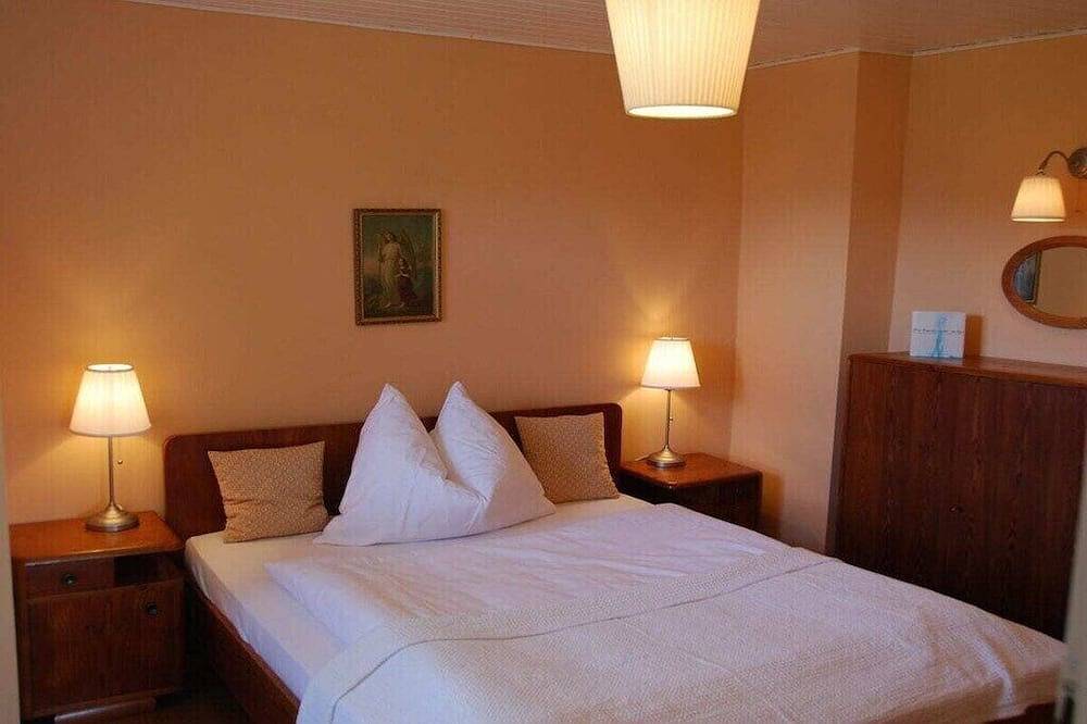 Ganze Wohnung, Ferienwohnung mit 1 Schlafzimmer in Nußdorf am Attersee, Attergau