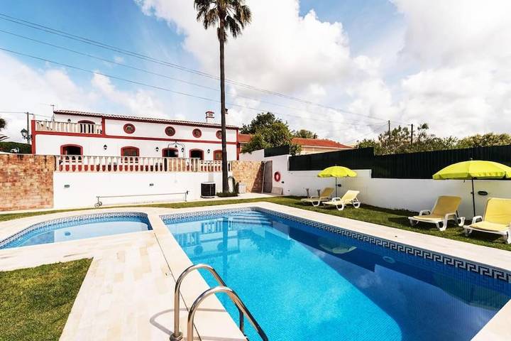 Location de vacances pour 10 personnes, avec piscine et vue ainsi que bassin pour enfant et jardin dans São Bartolomeu de Messines - 2