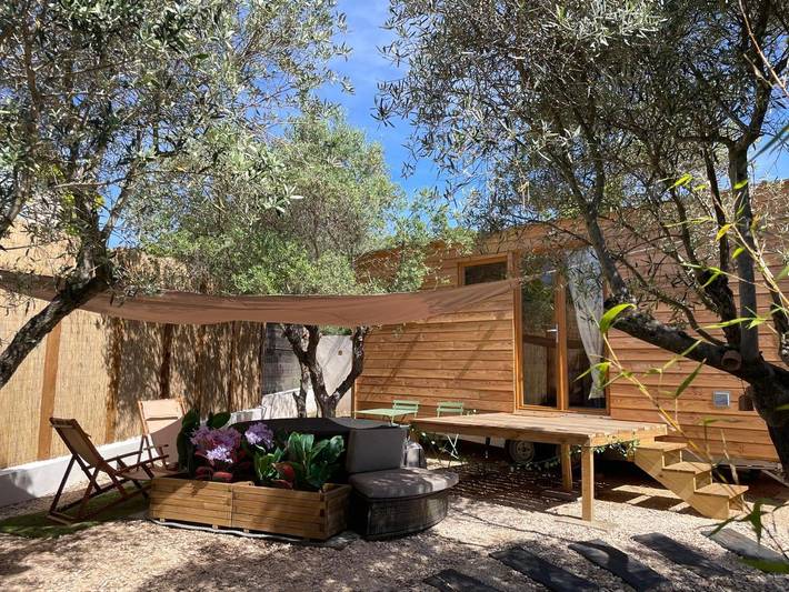 Gîte pour 2 personnes, avec Jacuzzi et Terrasse ainsi que Jardin et Vue dans Golf de Servanes