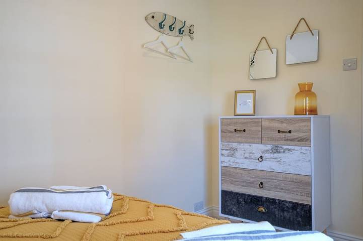 The Old Village Shop | Spacious Dog Friendly Cottage Near the Beach in Great Yarmouth, The Broads