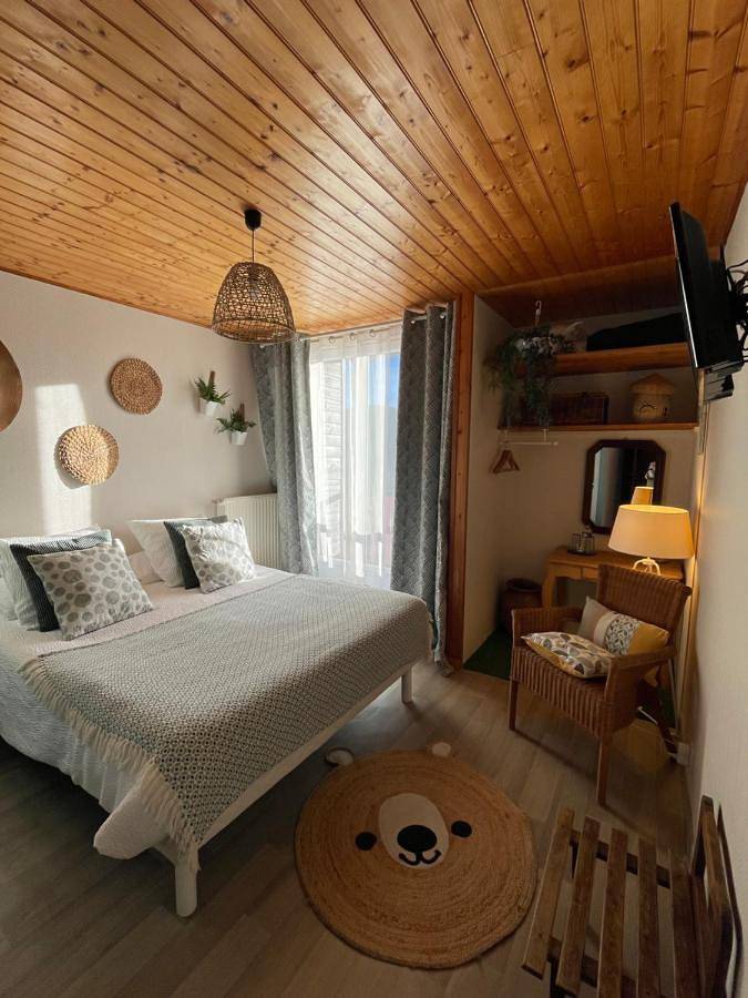 Hôtel pour 2 personnes, avec vue et jardin, animaux acceptés à Saint-Paul-de-Salers - 3