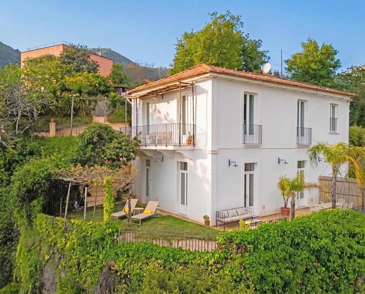 Villa per 9 persone, con Balcone e Terrazza nonché Giardino e Panorama a Salerno