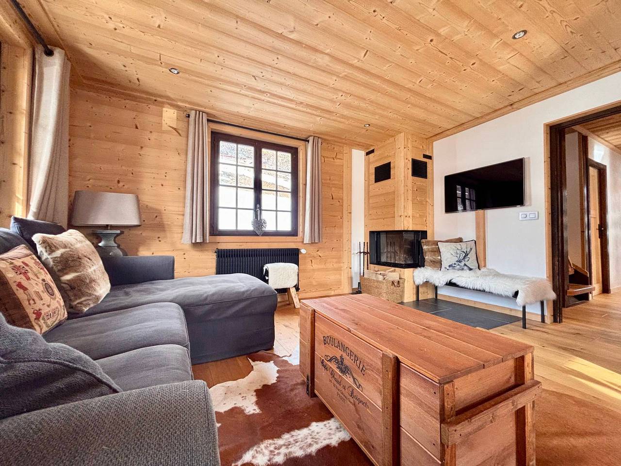 Cozy chalet in Flumet for 8-10 people with fireplace and Wifi in Flumet, Albertville region