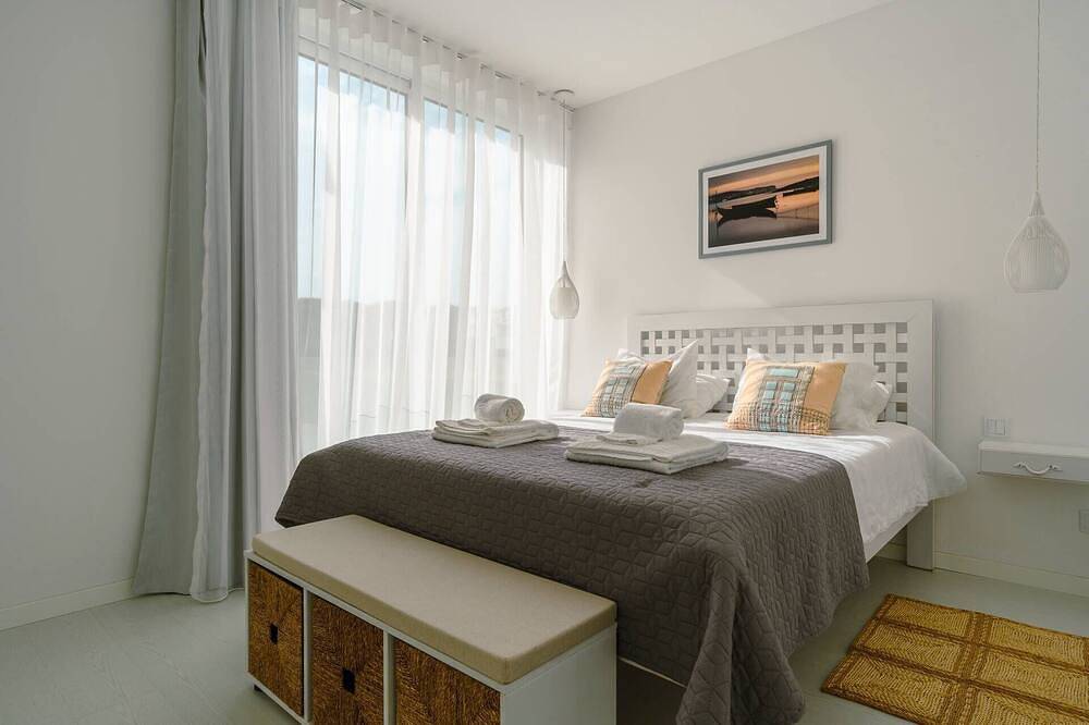 Villa dos Pinhos - Private Villa w/ Infinity Pool in Vau, Leiria District