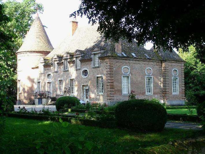 Location de vacances pour 2 personnes, avec vue et piscine ainsi que jardin et terrasse à Meursanges