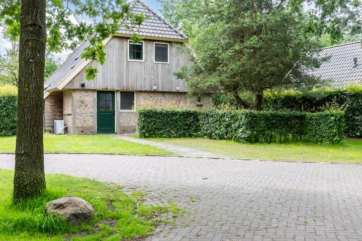 Bungalow für 8 Personen, mit Terrasse und Balkon/Terrasse sowie Sauna - 1
