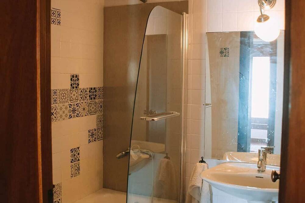 Spacious 4-bedroom villa in Moledo, Distrito de Viana do Castelo