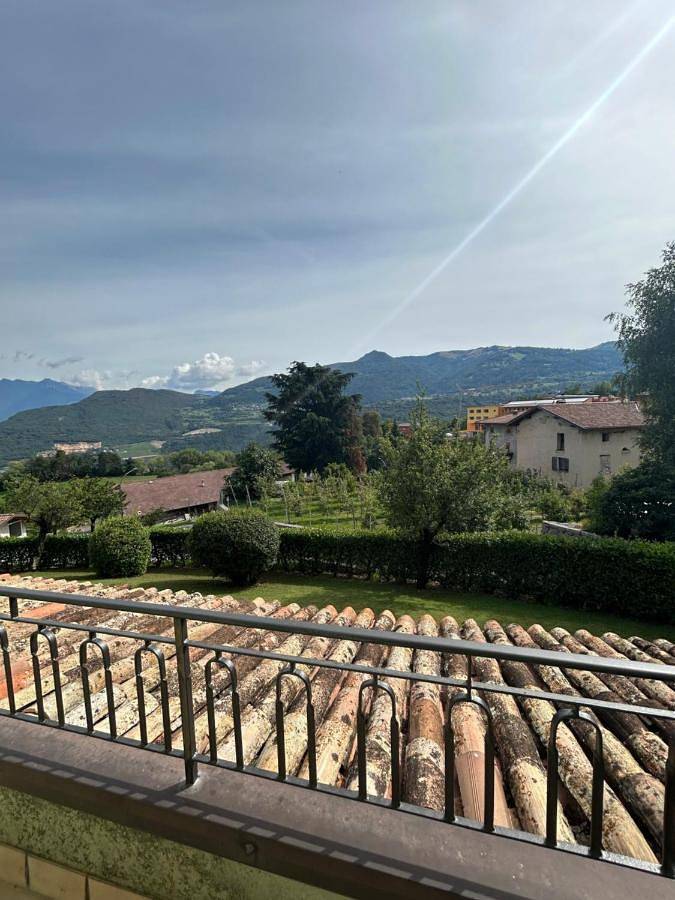 Appartamento per 5 persone, con Balcone e Giardino a Brentonico